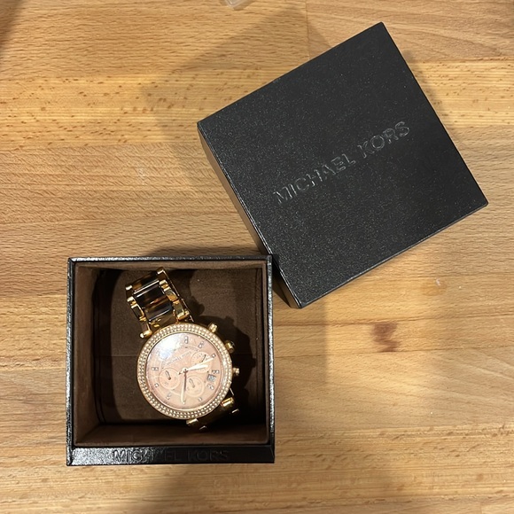 Michael Kors watch, watch still has protector film on, No battery - Picture 4 of 4